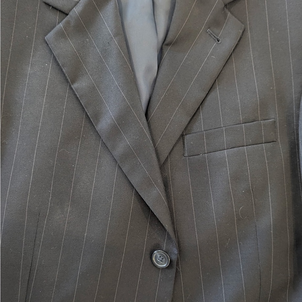 Joseph A. Bank Men’s navy blue pin stripe 3 button suit